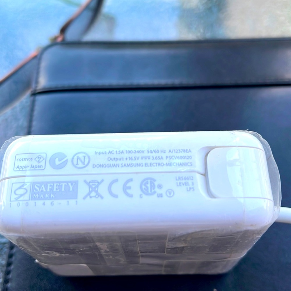 Apple 60w MagSafe power adapter A1344